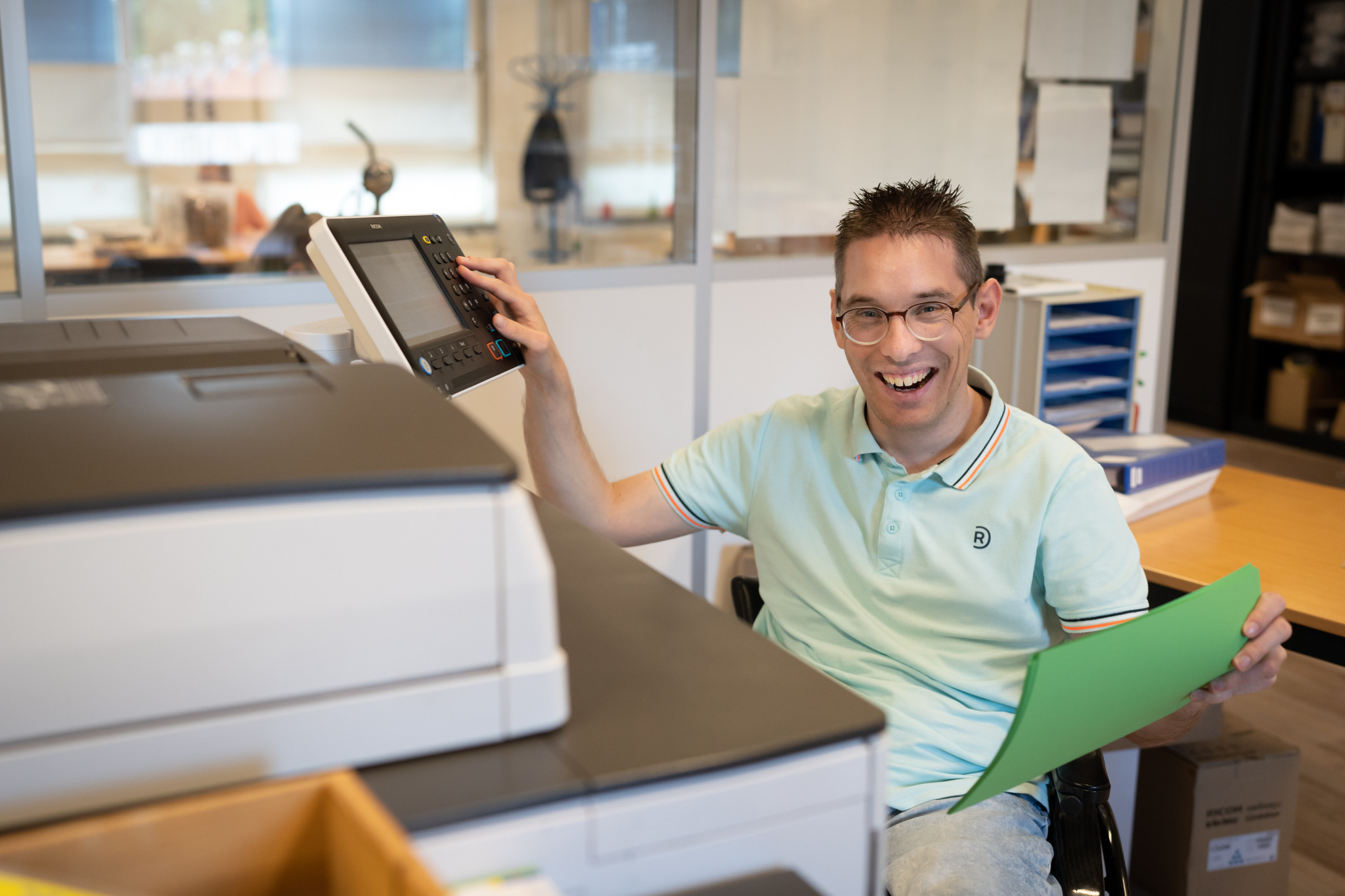 Bedrukte kaart met logo – envelop en lint, duurzaam papier